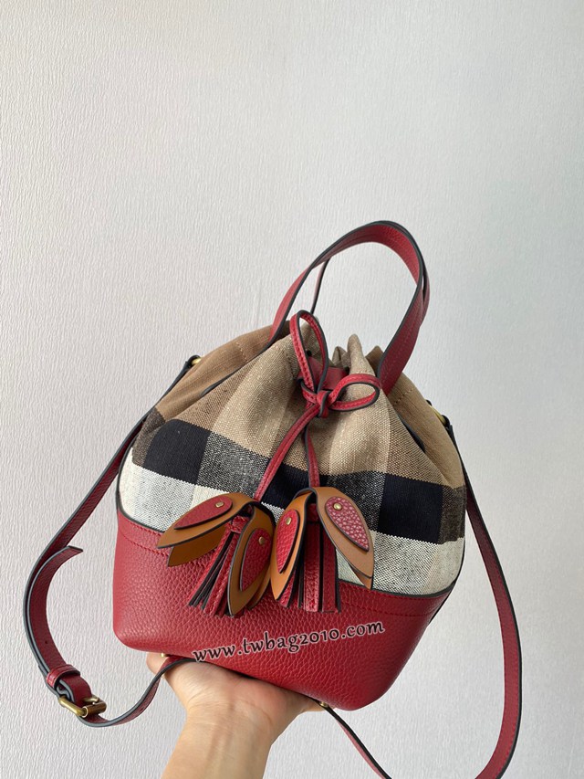 Burberry專門店新款Canvas格紋水桶包 巴寶莉肩背斜挎女包 yxb1265
